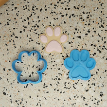 Load image into Gallery viewer, Animal Paw cutter & debosser set