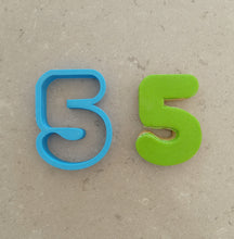 Load image into Gallery viewer, Round Number 5 cutter 8cm