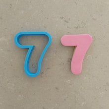 Load image into Gallery viewer, Round Number 7 cutter 8cm