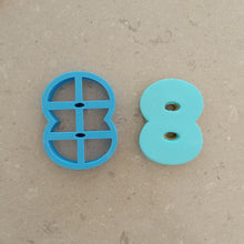 Load image into Gallery viewer, Round Number 8 cutter 8cm