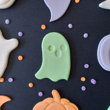 Load image into Gallery viewer, Cute Ghost 8cm embosser &amp; cutter set