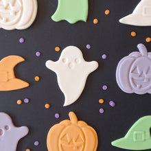 Load image into Gallery viewer, Spooky Ghost 8cm embosser &amp; cutter set