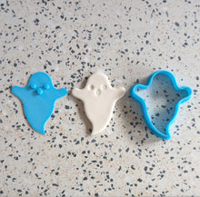Load image into Gallery viewer, Spooky Ghost 8cm embosser &amp; cutter set